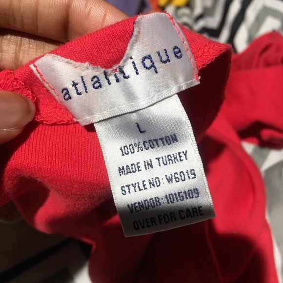 🛑 Mock Neck Sleeveless Top 🛑 - Picture 3 of 3